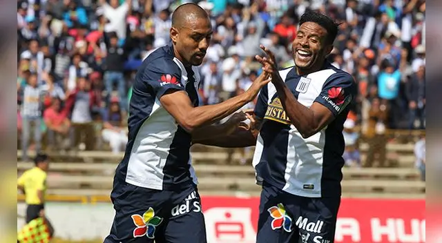 Luis Ramírez y Lionard Pajoy celebran un gol a Sport Huancayo. Luis Ramírez y Lionard Pajoy celebran un gol a Sport Huancayo.