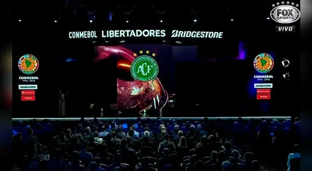 En el sorteo de la Copa Libertadores 2017, Chapecoense fue homenajeado por la Conmebol. En el sorteo de la Copa Libertadores 2017, Chapecoense fue homenajeado por la Conmebol.