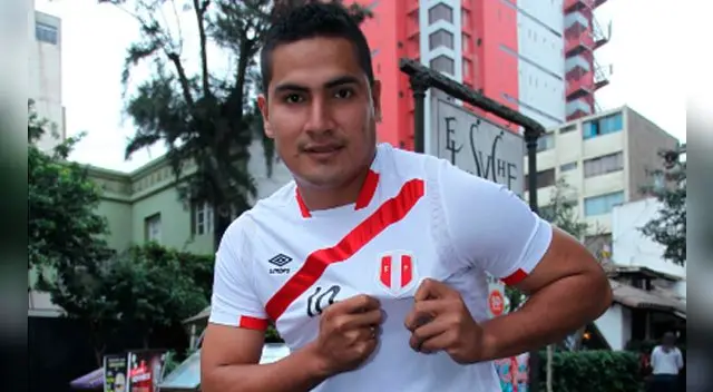 Diego Mayora posa con la camiseta de la Selección Peruana. Diego Mayora posa con la camiseta de la Selección Peruana.