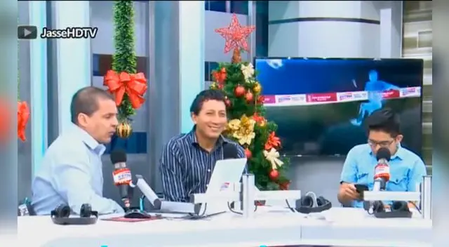 Gonzalo Núñez da una opinión mientras sus compañeros están en otra. Gonzalo Núñez da una opinión mientras sus compañeros están en otra.