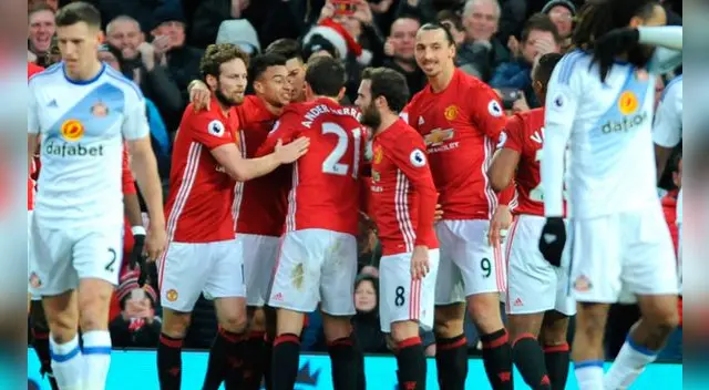 Manchester United busca su cuarto triunfo consecutivo ante uno de los últimos lugares de la Premier League, el Sunderland.