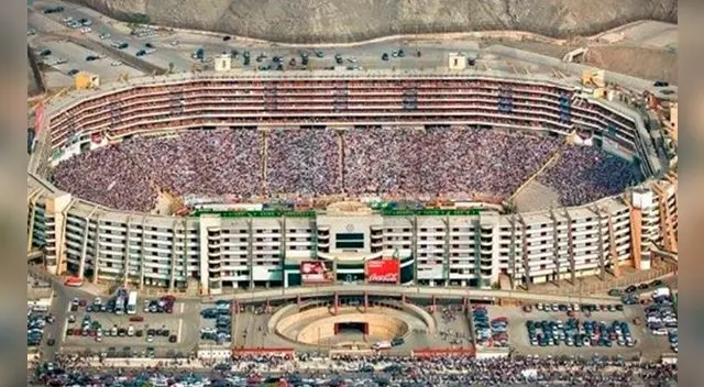 Estadio Momumental / Universitario 