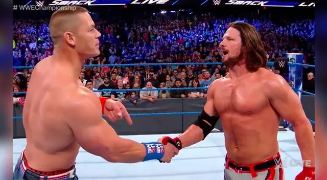 En el SmackDown Live, John Cena felicitó a AJ Styles por ser el campeón de la WWE.