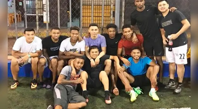 Peloteros hinchas de Alianza se meten una pichanga con colegas cremas.