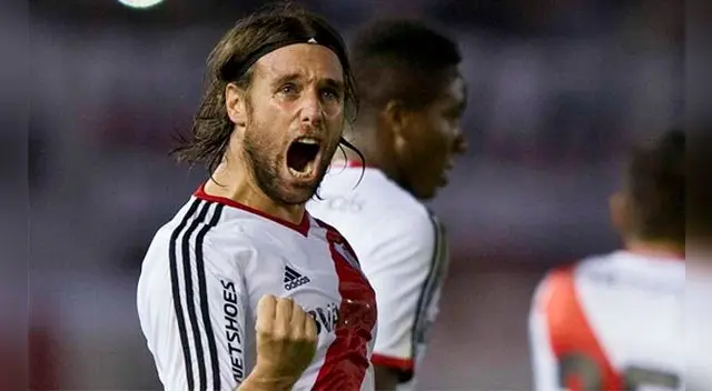 Fernando Cavenaghi se despidió del fútbol desde el estadio del River Plate. Fernando Cavenaghi se despidió del fútbol desde el estadio del River Plate.