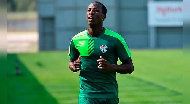 Luis Advíncula se fue de Newell's Old Boys tras vencer su préstamo.