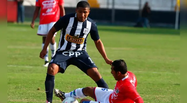 Josimar Atoche durante un partido ante Unión Comercio en Matute.