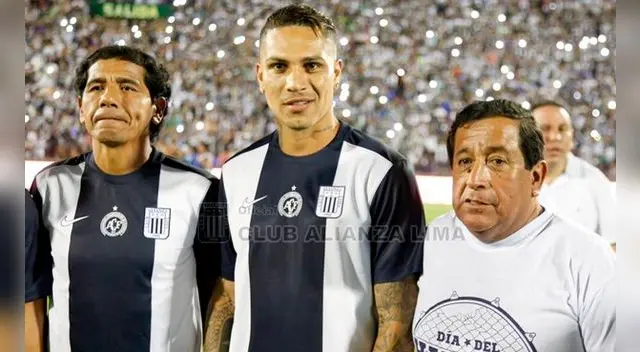 Paolo Guerrero durante el Día del Hincha Blanquiazul Paolo Guerrero durante el Día del Hincha Blanquiazul
