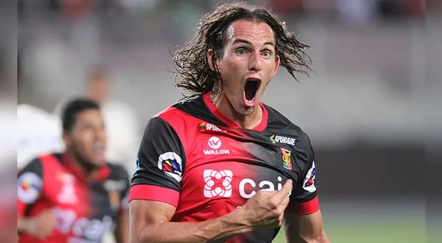 José Carlos Fernández celebra su gol a Universitario en los Playoff 2016.