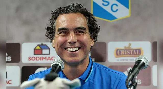 'Chemo' del Solar durante su presentación en Sporting Cristal.