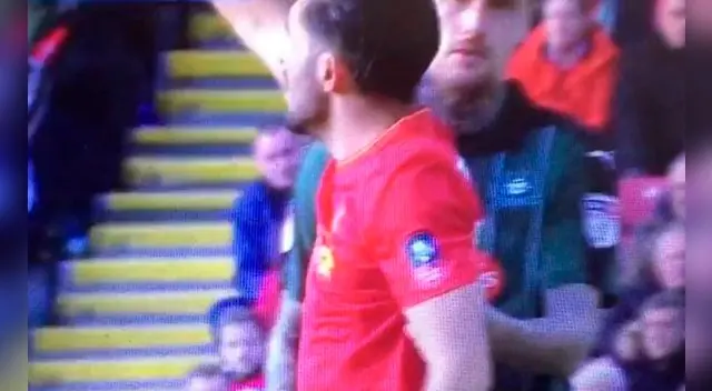 Emre Can es víctima de acción antideportiva de Sonny Bradley.