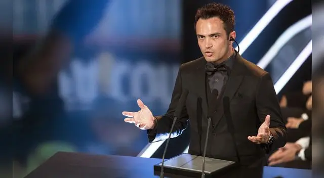 El brasileño Alessandro Rosa Vieira 'Falcao' recibió un premio honorifico de la FIFA. Fuente: EFE