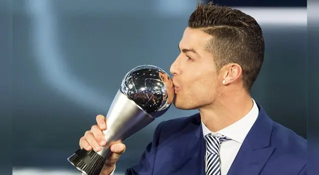 Cristiano Ronaldo se llevó el trofeo al mejor futbolista del 2016. Fuente: EFE