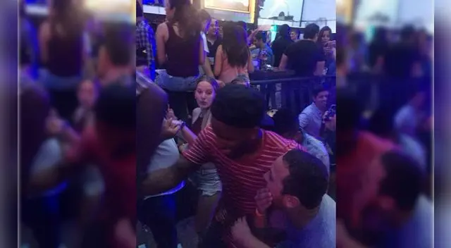 Jefferson Farfán: captan a la "Foquita" divirtiéndose en discoteca hasta las 6 de la mañana. Jefferson Farfán: captan a la "Foquita" divirtiéndose en discoteca hasta las 6 de la mañana.