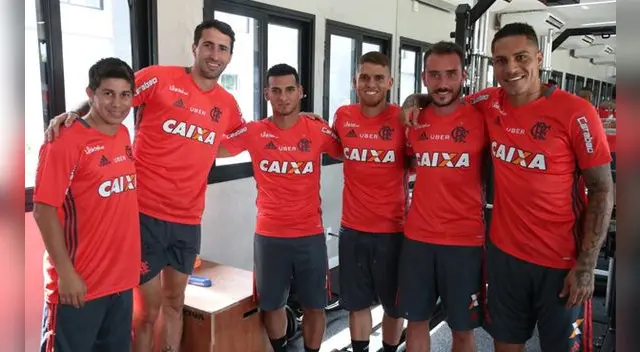 Miguel Trauco con los otros jugadores hispanohablantes de Flamengo. Miguel Trauco con los otros jugadores hispanohablantes de Flamengo.