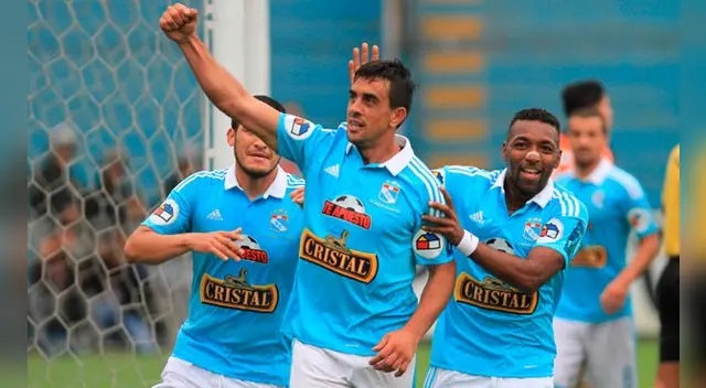 Diego Ifrán celebra un gol de Sporting Cristal con Jair Céspedes y Brian Bernaola. Diego Ifrán celebra un gol de Sporting Cristal con Jair Céspedes y Brian Bernaola.
