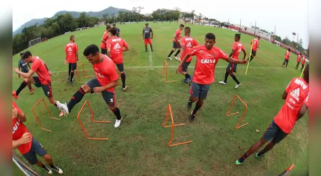 Miguel Trauco sorprendió por su rudeza en los entrenamientos del Flamengo.