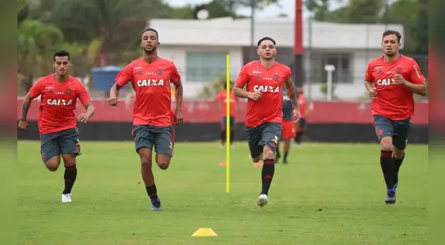Miguel Trauco sorprendió por su rudeza en los entrenamientos del Flamengo.