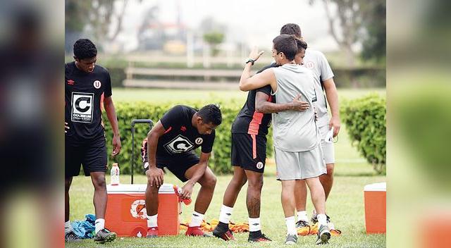 gracias por todo. Maldonado, asistente de Chale, se funden en un abrazo. gracias por todo. Maldonado, asistente de Chale, se funden en un abrazo.