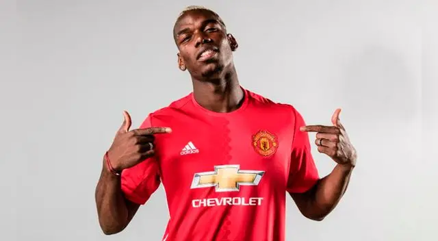 Paul Pogba posa para una foto promocional del Manchester United. Paul Pogba posa para una foto promocional del Manchester United.