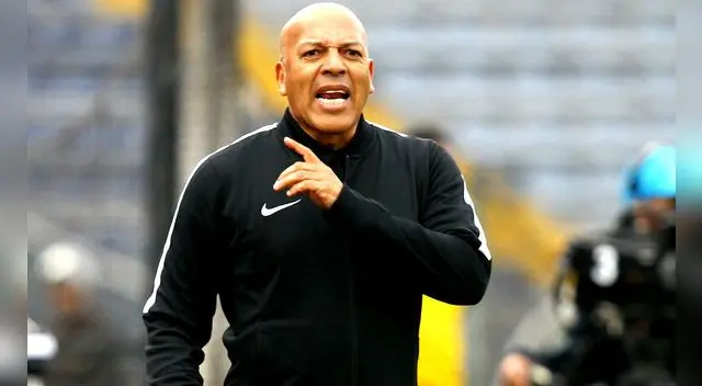 Roberto Mosquera decidió separar a cuatro jugadores de Wilstermann. Roberto Mosquera decidió separar a cuatro jugadores de Wilstermann.