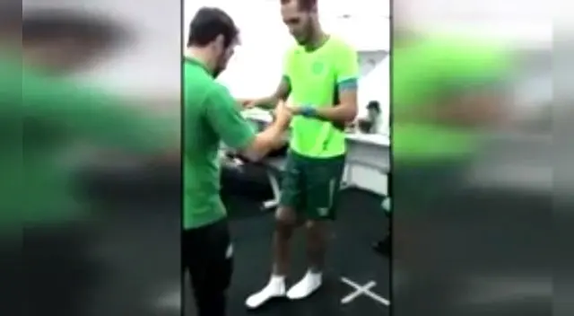 Chapecoense: Helio Neto conmueve al mundo al dar sus primeros pasos sin muletas.
