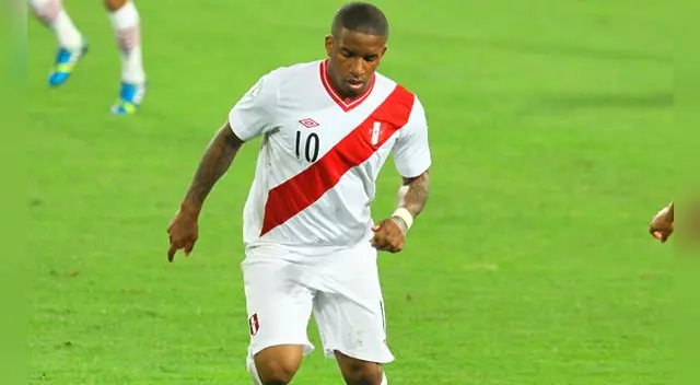 Fenerbahçe quiere a Jefferson Farfán para que haga dupla con Van Persie. “Jeffry” jugaría la Europa League. De esta manera, el peruano sumaría minutos para regresar a la Selección.
