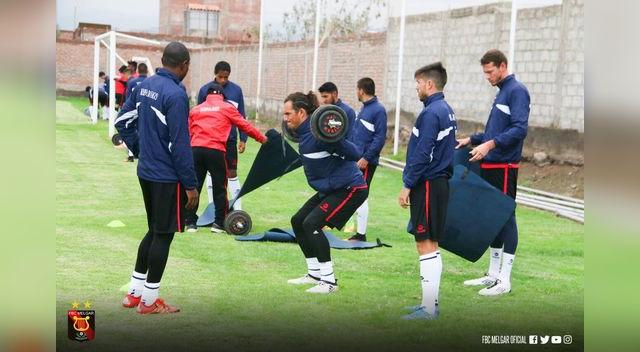 los mistianos trabajaron ayer a full por la tarde para llegar expeditos al inicio de la copa libertadores.