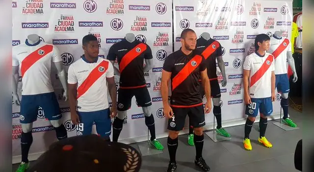 Deportivo Municipal presentó nueva camiseta para Descentralizado y Copa Libertadores 2017 Deportivo Municipal presentó nueva camiseta para Descentralizado y Copa Libertadores 2017