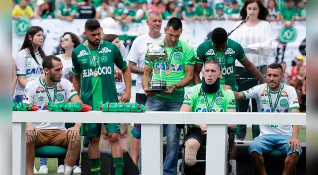 Chapecoense jugó su primer partido del 2017 con presencia de Helio Neto, Jackson Follmann y Alan Ruschel. Fuente: AP