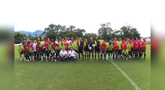 pa’l face. Al final, Trauco y Paolo posaron con sus rivales para el recuerdo. pa’l face. Al final, Trauco y Paolo posaron con sus rivales para el recuerdo.