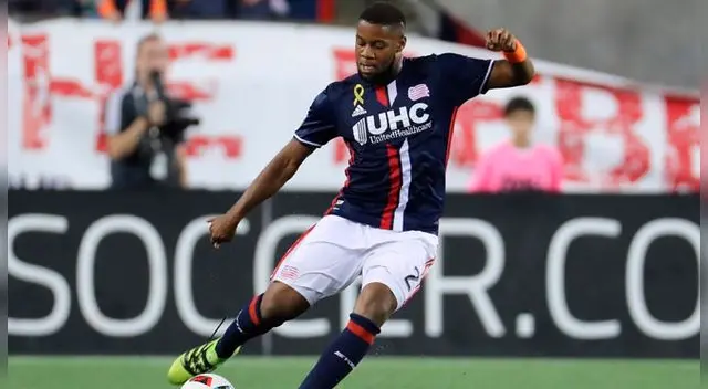 Andrew Farrell tiene 24 años y juega en el New England Revolution.