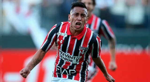 Christian Cueva celebra un gol con Sao Paulo.