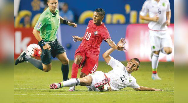 el “negrito” quintero quiere jugar en la “U”. El “pana” le abre camino. el “negrito” quintero quiere jugar en la “U”. El “pana” le abre camino.