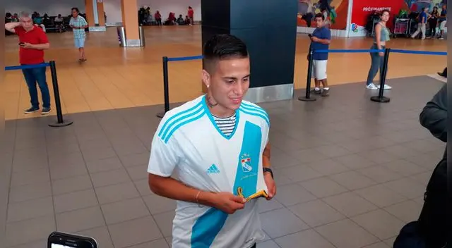 Christian Ortiz llegó y pasará exámenes médicos en Sporting Cristal Christian Ortiz llegó y pasará exámenes médicos en Sporting Cristal