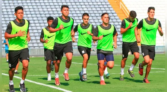 Juan Aurich recibe a Alianza Lima en Chiclayo, que soporta 35° de calor, pero “los íntimos saldrán a ganar en todas las canchas”, rugió Hohberg. Juan Aurich recibe a Alianza Lima en Chiclayo, que soporta 35° de calor, pero “los íntimos saldrán a ganar en todas las canchas”, rugió Hohberg.