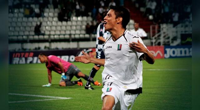 el atacante defiende al once caldas. el atacante defiende al once caldas.