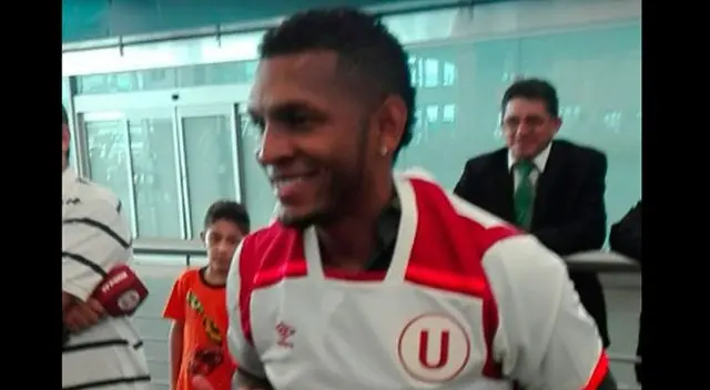 Alberto Quintero ya está en Lima y en breve se pone bajo las órdenes de Roberto Chale para sumar minutos en la escuadra de Universitario de Deportes. Alberto Quintero ya está en Lima y en breve se pone bajo las órdenes de Roberto Chale para sumar minutos en la escuadra de Universitario de Deportes.