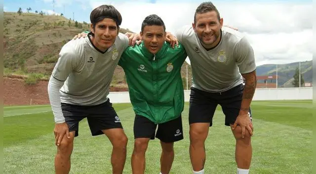 Real Garcilaso quedó listo para tumbarse a Municipal en el arranque del Torneo de Verano. Real Garcilaso quedó listo para tumbarse a Municipal en el arranque del Torneo de Verano.