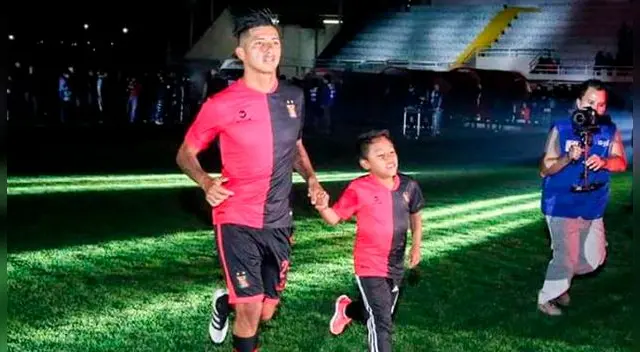 Hernán Hinostroza durante la presentación de Melgar.