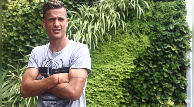 Gonzalo Dogoy, el uruguayo que jugará esta temporada en Alianza Lima, es un futbolista que a sus 29 años tiene un rostro angelical que sin duda en el clásico arrancará más de un suspiro. Gonzalo Dogoy, el uruguayo que jugará esta temporada en Alianza Lima, es un futbolista que a sus 29 años tiene un rostro angelical que sin duda en el clásico arrancará más de un suspiro.
