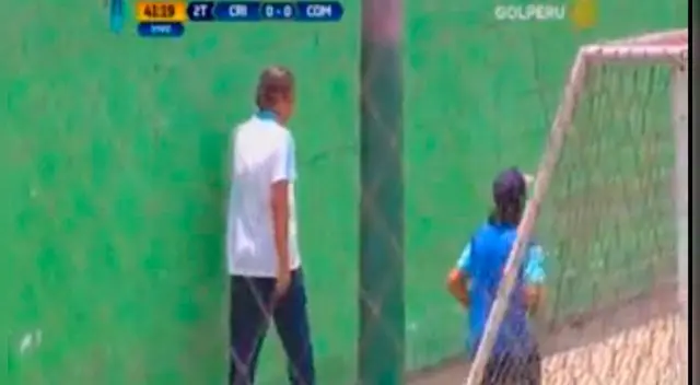 'Chemo' del Solar abandona las tribunas del Alberto Gallardo. 'Chemo' del Solar abandona las tribunas del Alberto Gallardo.