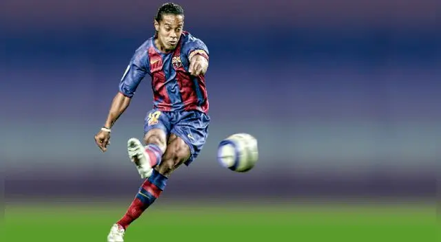 Ronaldinho y otras estrellas que fueron especialistas en tiros libres. Ronaldinho y otras estrellas que fueron especialistas en tiros libres.