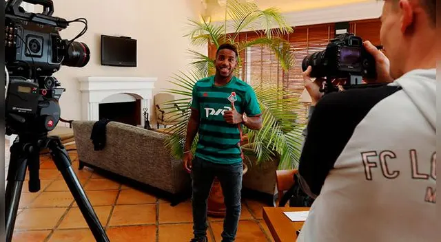 Jefferson Farfán minutos antes de ser presentado oficialmente como jugador del Lokomotiv 