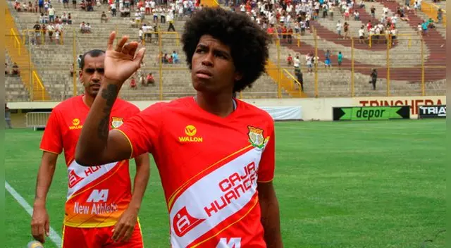 El partido entre Universitario y Sport Huancayo se vio empañado por insultos racistas en contra del volante del 'Rojo Matador' Julio Landauri El partido entre Universitario y Sport Huancayo se vio empañado por insultos racistas en contra del volante del 'Rojo Matador' Julio Landauri
