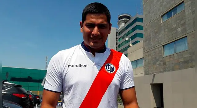 Diego Mayora posa con la camiseta de su nuevo club. Diego Mayora posa con la camiseta de su nuevo club.