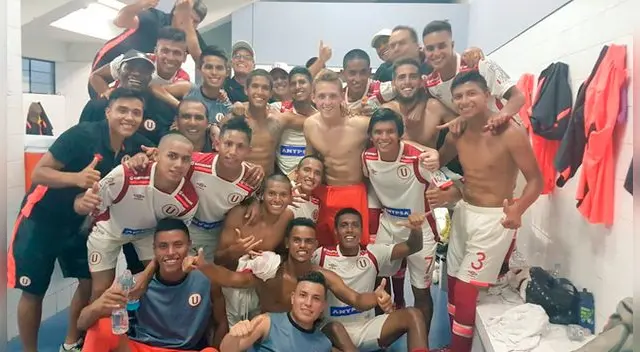 La Reserva de Universitario celebra el triunfo ante Alianza Lima. La Reserva de Universitario celebra el triunfo ante Alianza Lima.