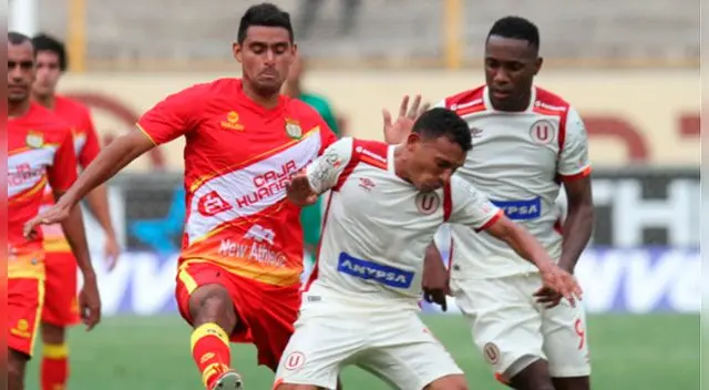 Arquímedes Figuera y Luis Tejada durante un partido de Universitario. Arquímedes Figuera y Luis Tejada durante un partido de Universitario.