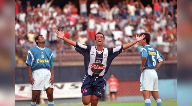 BRASILEÑO CELEBRANDO UN GOL EN LA CAMPAÑA DEL TÍTULO.