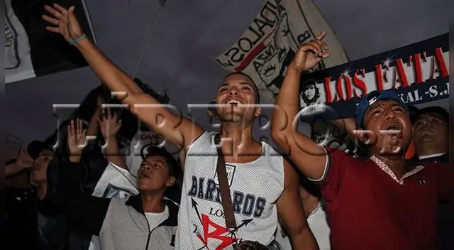 Hinchas de Alianza Lima celebran el 116° aniversario del club de sus amores en Matute. Hinchas de Alianza Lima celebran el 116° aniversario del club de sus amores en Matute.